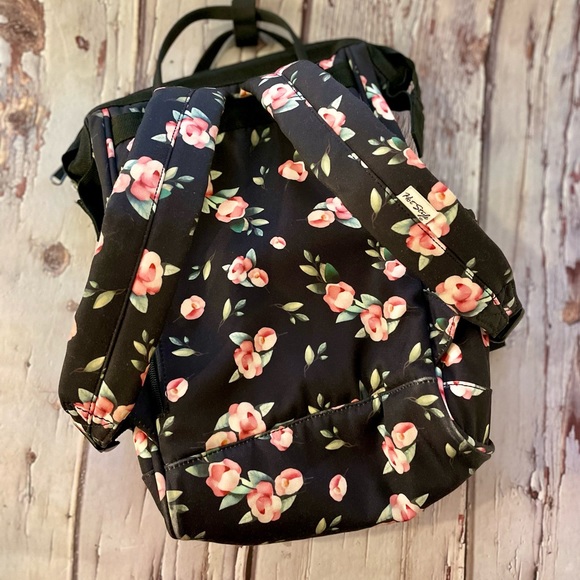 Hot Style Backpack - Picture 3 of 12